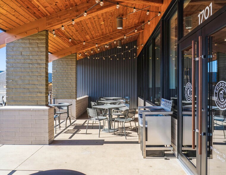 More Photos Of 1701 SW Court Ave, Pendleton Bank For Sale