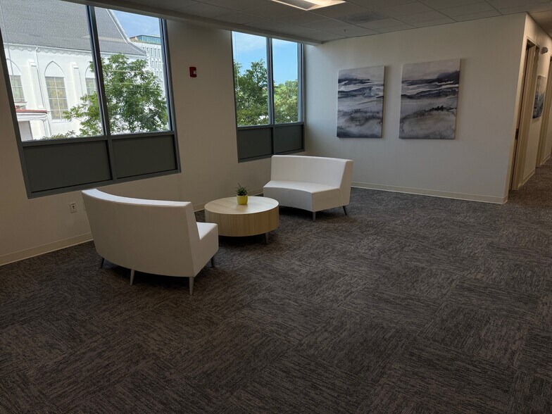 More Photos Of 100 Calhoun St, Charleston Office For Lease
