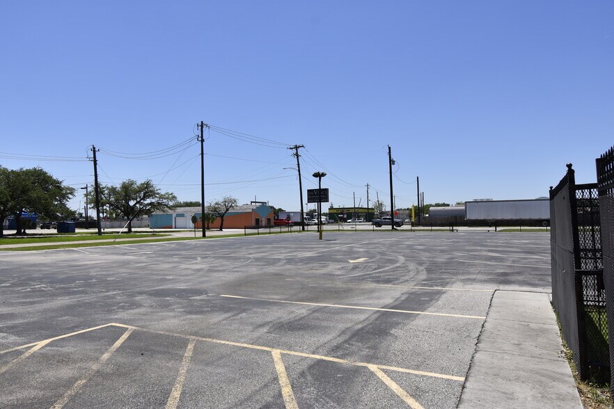 More Photos Of 401 Pennsylvania St, South Houston Lodge Meeting Hall For Sale