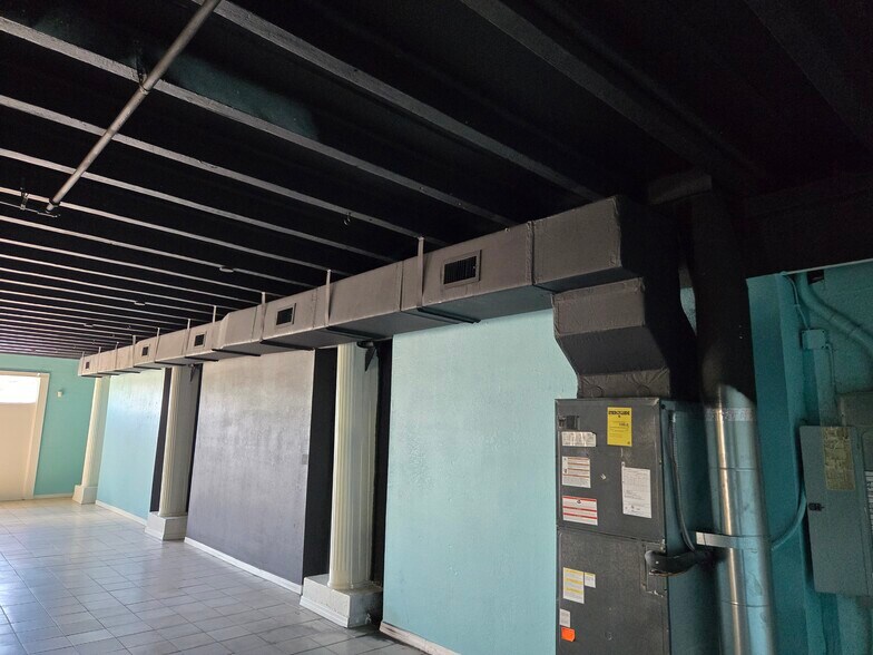 More Photos Of 211 Missouri Ave N, Largo Storefront Retail Office For Lease