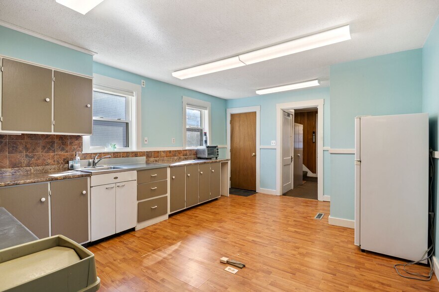 More Photos Of 10 Elm St, Gorham Office For Sale
