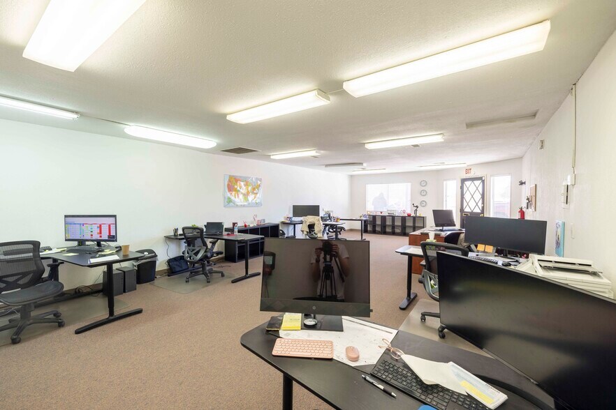 More Photos Of 18026 Jonathan St, Adelanto Medical For Lease