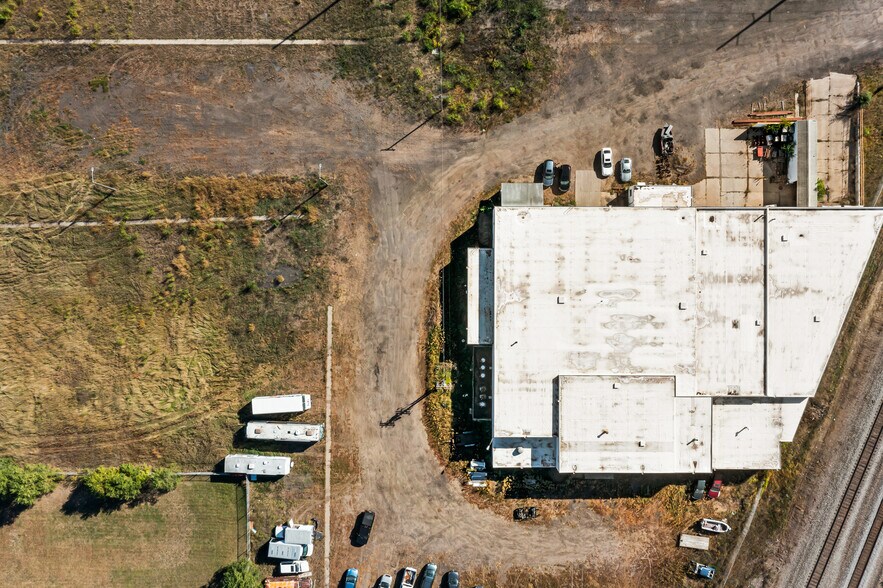 More Photos Of 2707 6th Ave, Anoka Warehouse For Sale