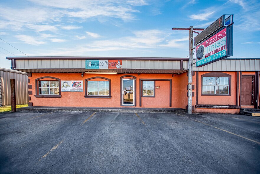 More Photos Of 421 N Virginia St, Port Lavaca Restaurant For Sale