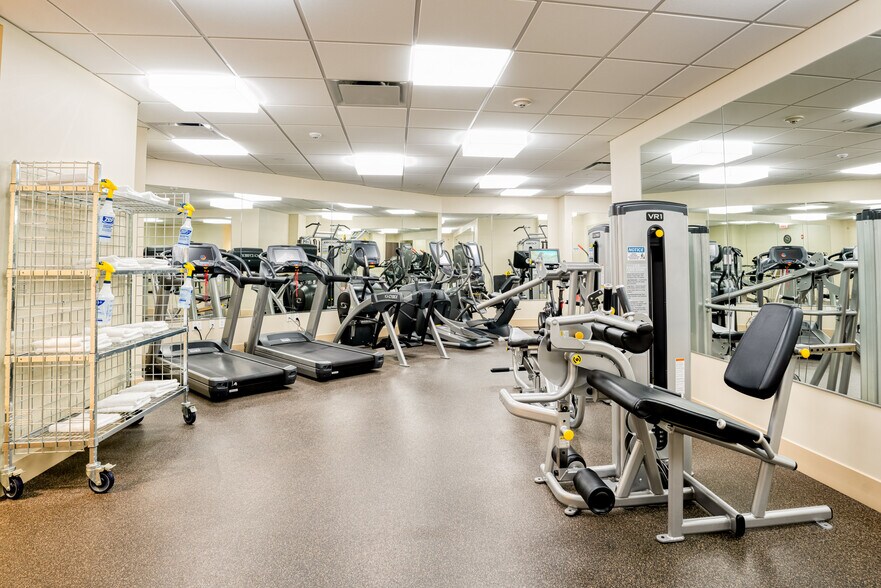 More Photos Of 1700 E Putnam Ave, Old Greenwich Office For Lease