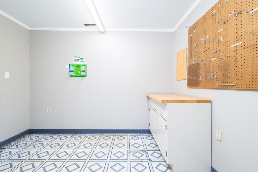 More Photos Of 66850 Executive Dr, Saint Clairsville Warehouse For Lease