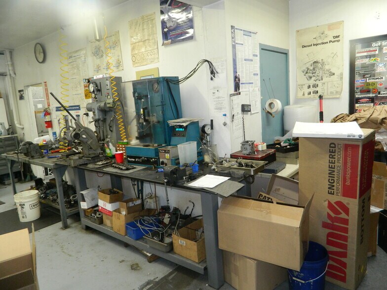 More Photos Of 2013 S 6th St, Klamath Falls Auto Repair For Sale