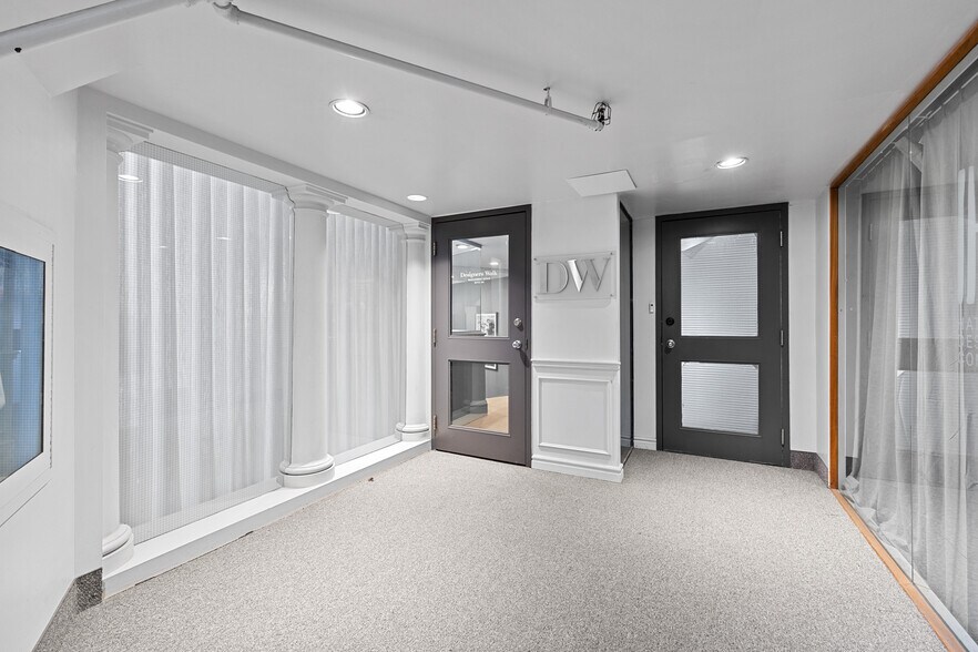 More Photos Of 326 Davenport Rd, Toronto Freestanding For Lease