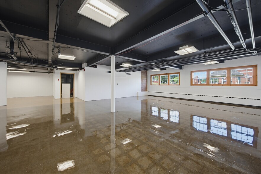 More Photos Of 318 Main St, Berlin Office For Sale
