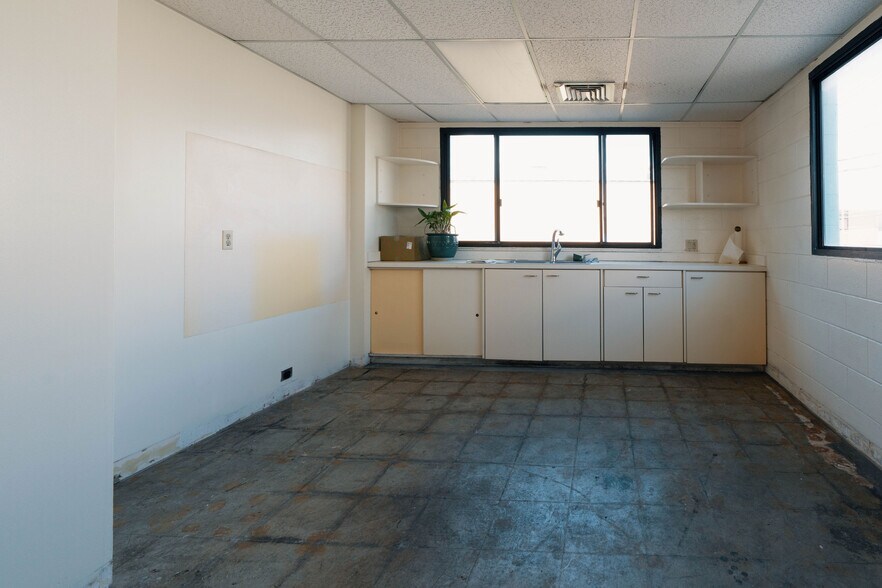 More Photos Of 1709 Kalani St, Honolulu Freestanding For Lease