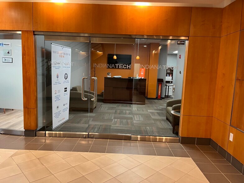 More Photos Of 10765 Lantern Rd, Fishers Office For Lease