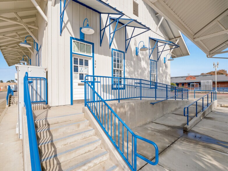 More Photos Of 504 W 7th St, Hanford Freestanding For Sale