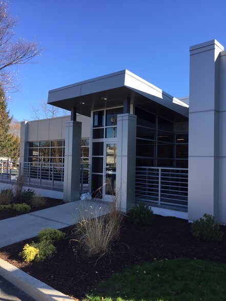 More Photos Of 20 Commerce Park Dr, Milford Unknown For Lease