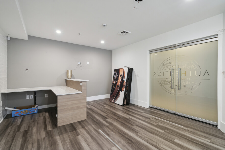 More Photos Of 1737-1739 Chestnut St, Philadelphia Apartments For Lease