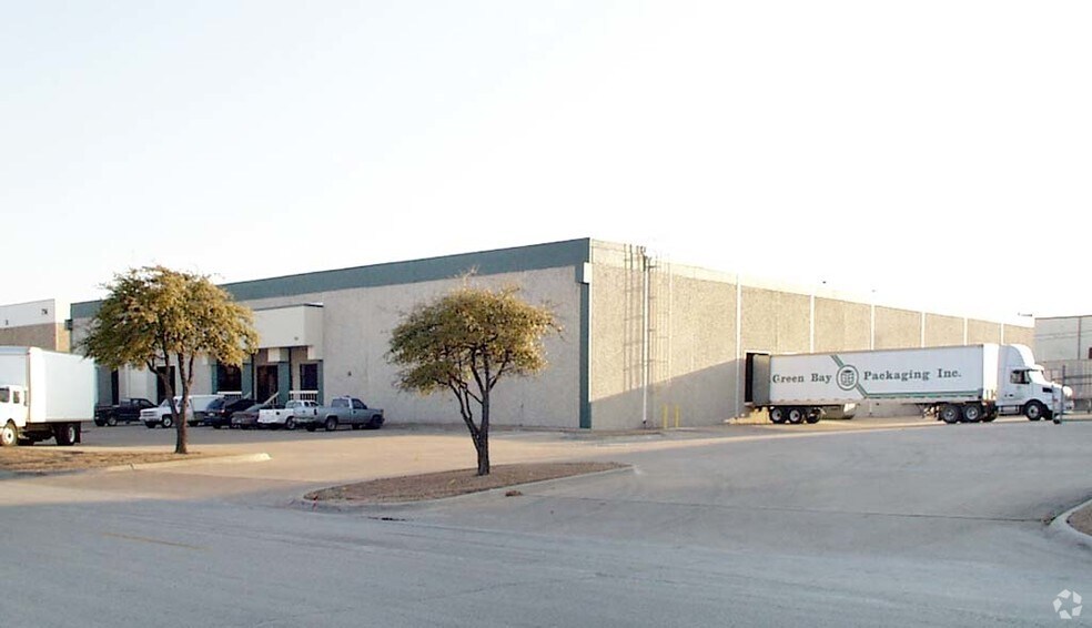 More Photos Of 700-710 107th St, Arlington Distribution For Lease