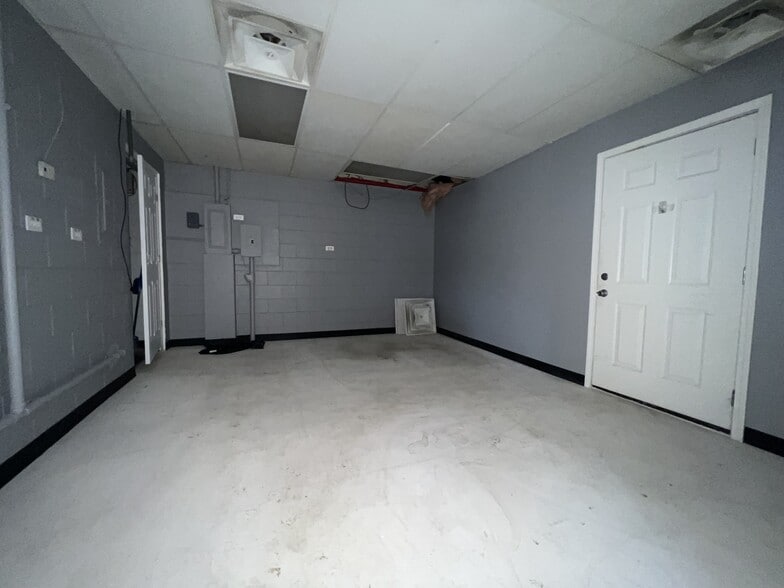 More Photos Of 410 Walnut St, New Richmond Office For Sale