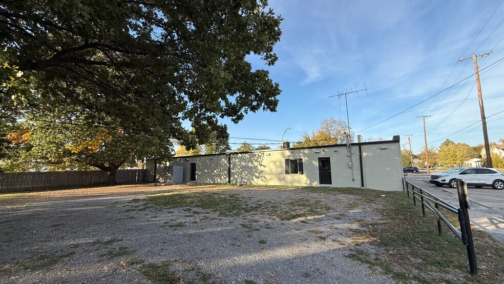 More Photos Of 1001 W Broadway St, Muskogee Medical For Sale