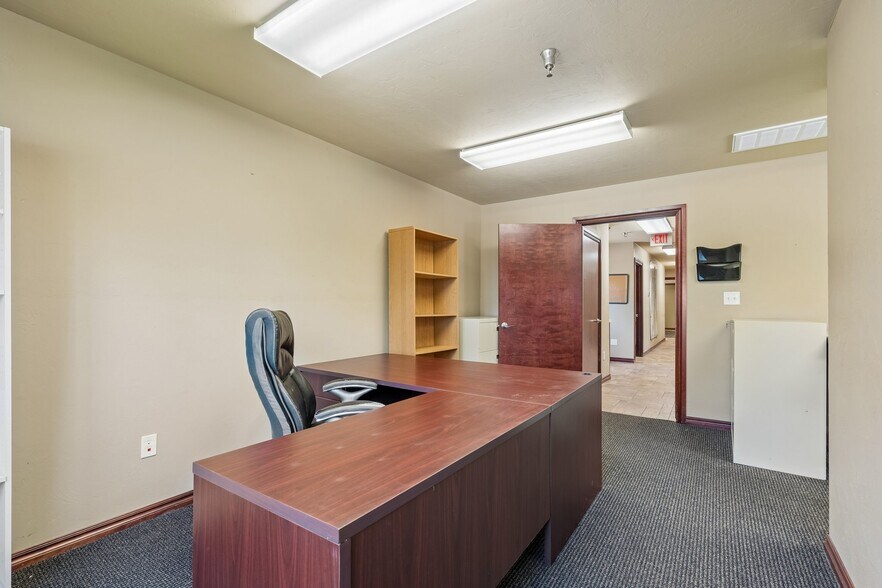 More Photos Of 2933 S Bryant Ave, Edmond Office For Sale