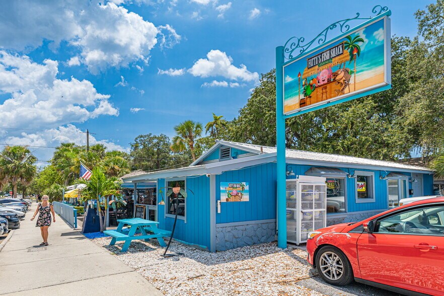 More Photos Of 925 Florida Ave, Palm Harbor Office Residential For Sale