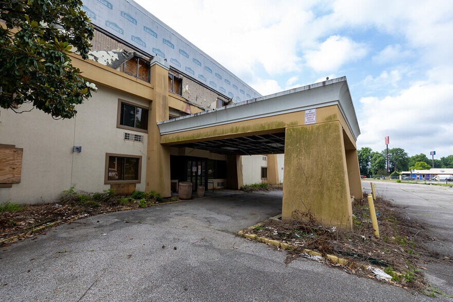 More Photos Of 6020 Shelby Oaks Dr, Memphis Hotel For Sale