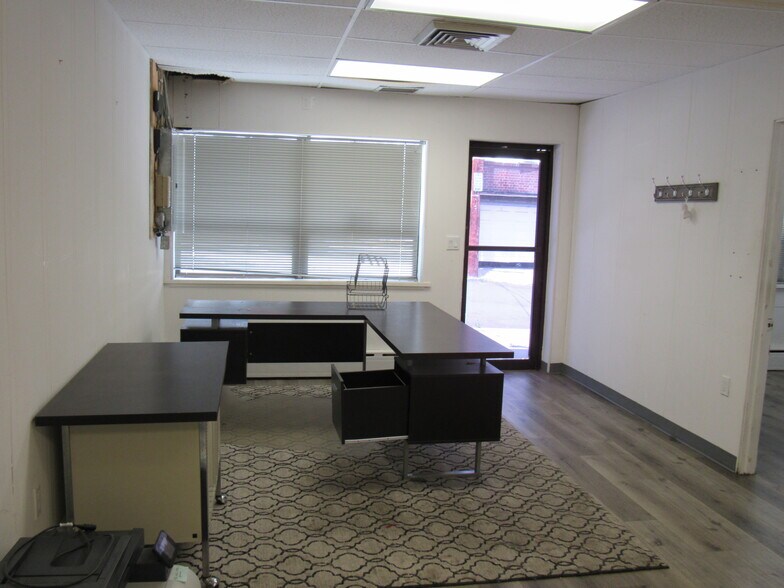 More Photos Of 32 Aqueduct St, Ossining Warehouse For Lease