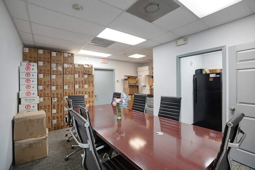 More Photos Of 1882 Porter Lake Dr, Sarasota Light Manufacturing For Sale