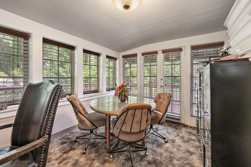 More Photos Of 2336 Table Rock Rd, Medford Freestanding For Sale