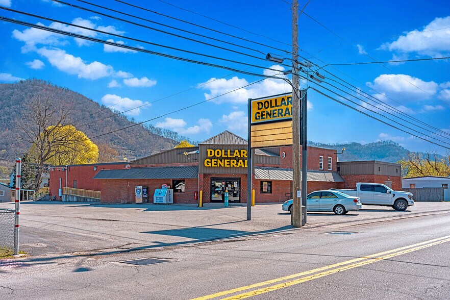 More Photos Of 12604 Maccorkle Ave, Chesapeake Freestanding For Sale