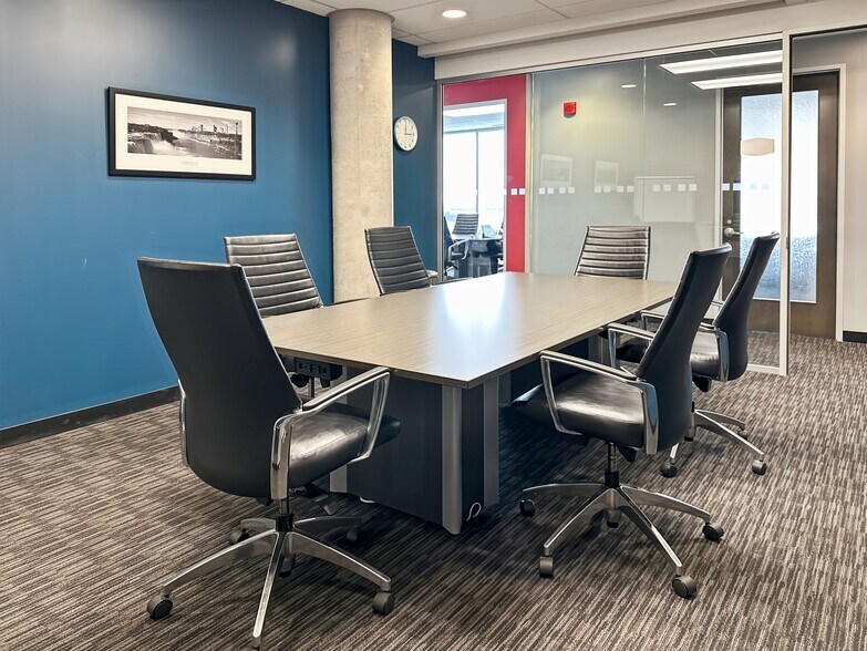 More Photos Of 3055 Saint-Martin Boulevard West, Laval Coworking Space