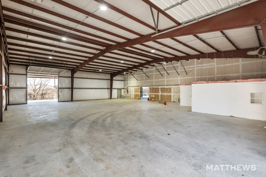 More Photos Of 13802 Lookout Rd, San Antonio Light Manufacturing For Lease