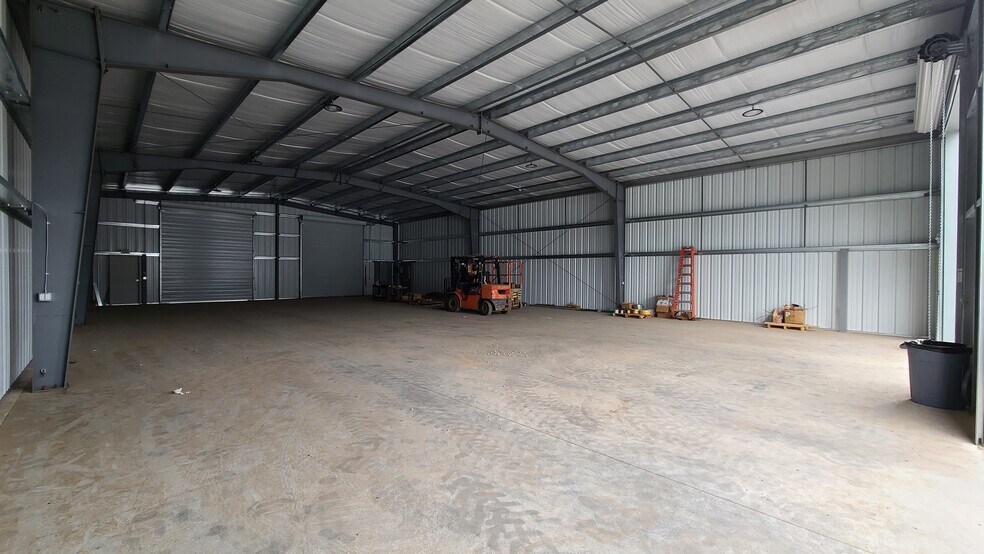 More Photos Of 8186 River Rd NE, Keizer Service For Lease