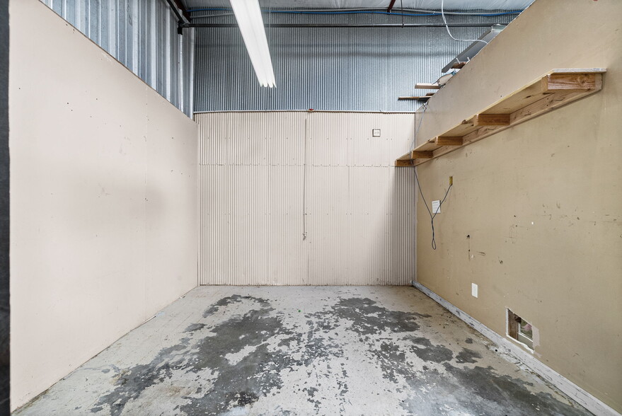 More Photos Of 1761 Jardco Dr, Clarksville Warehouse For Lease