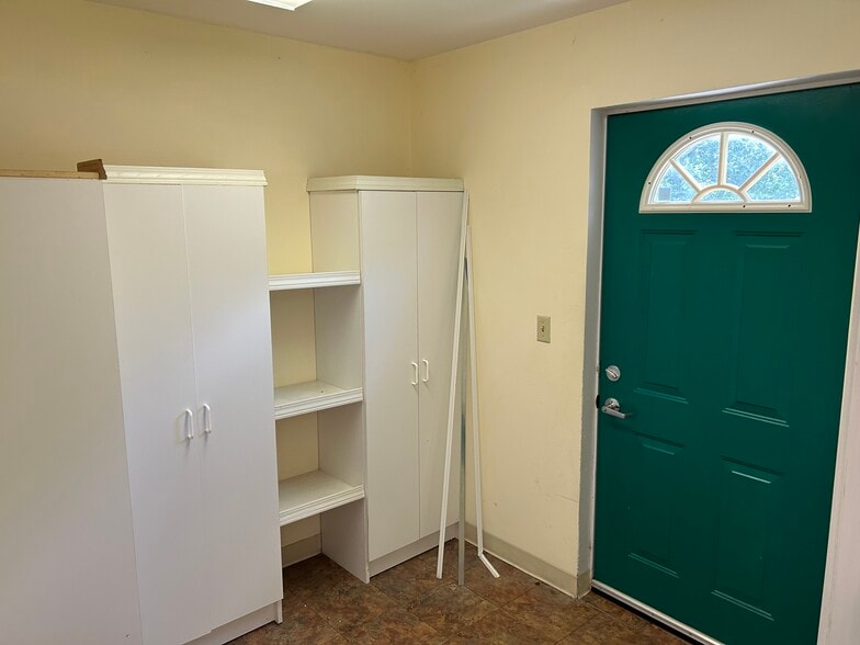 More Photos Of 877 Whitney Dr, Lapeer Warehouse For Lease