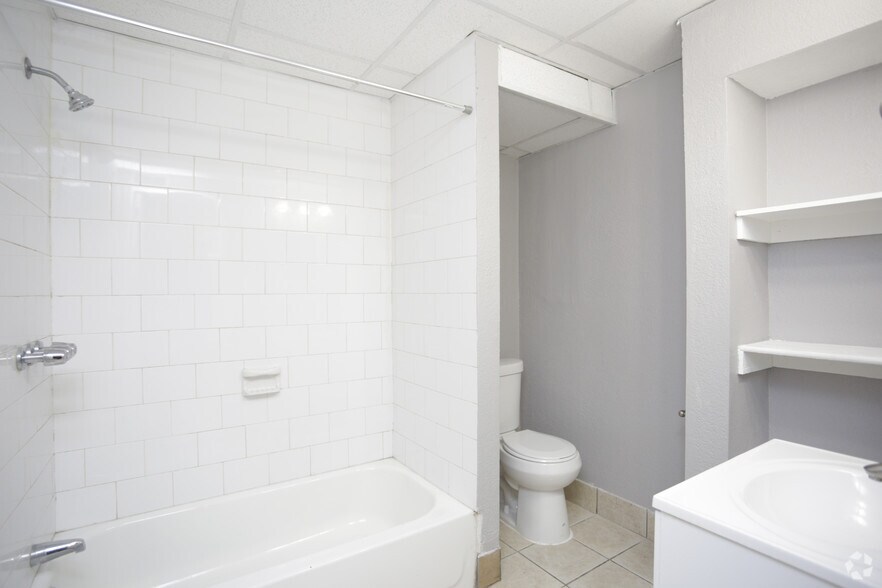 More Photos Of 135 N Lawn Ave, Kansas City Apartments For Sale