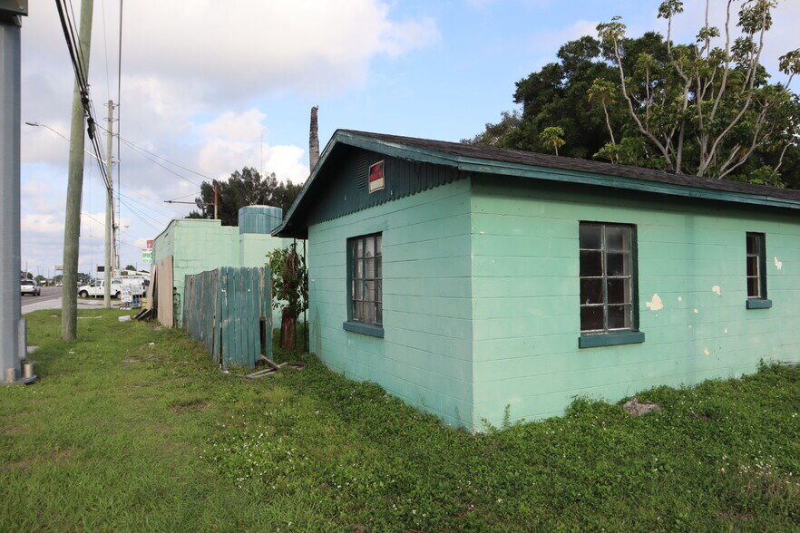 More Photos Of 9494 Ulmerton Rd, Largo Storefront Retail Residential For Sale