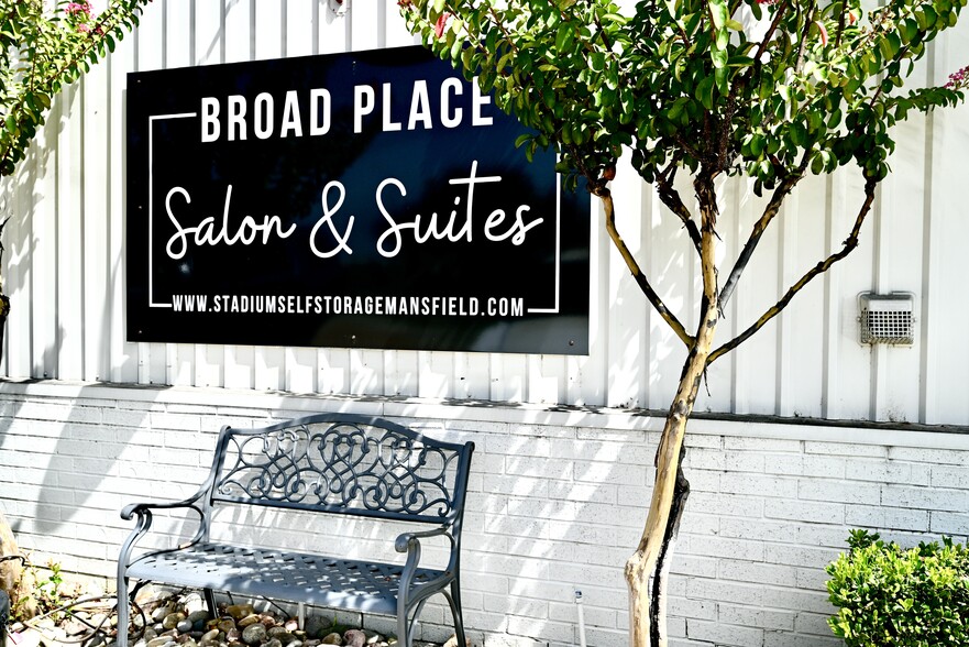 More Photos Of 911-1003 E Broad St, Mansfield Self Storage For Lease