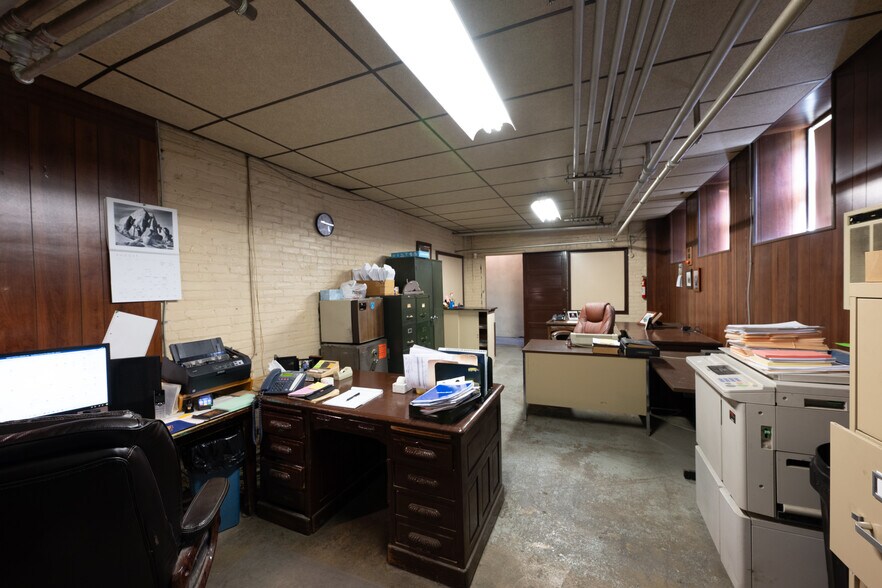 More Photos Of 2333 Northwood Ave, Easton Light Manufacturing For Sale