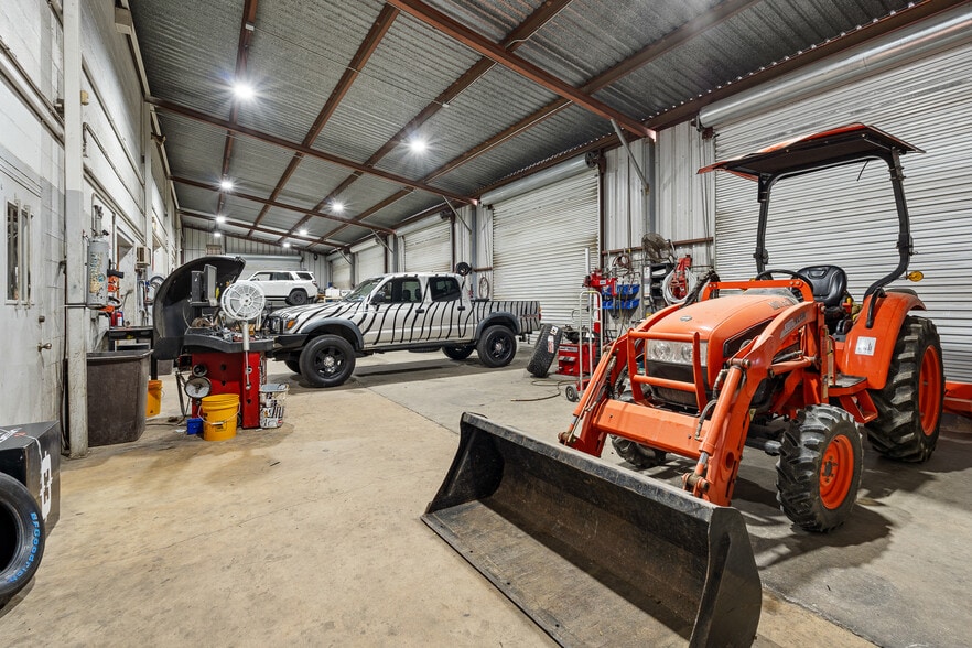 More Photos Of 2238 NW Loop 410 Fwy, San Antonio Auto Repair For Sale