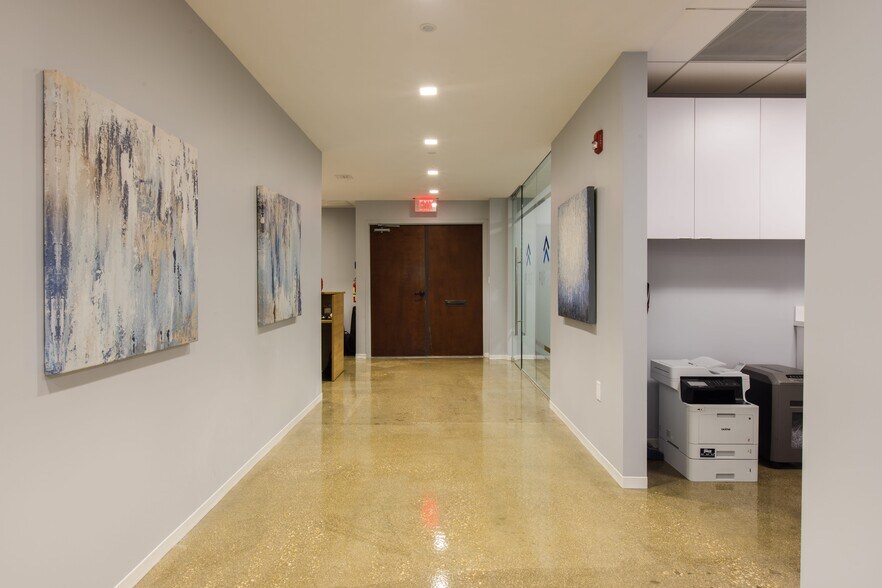More Photos Of 3250 Mary St, Coconut Grove Office For Lease