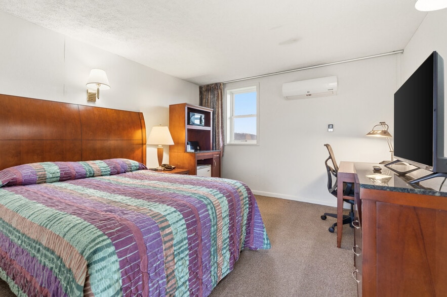 More Photos Of 6920 Motor Inn Dr, Huntingdon Hotel For Sale