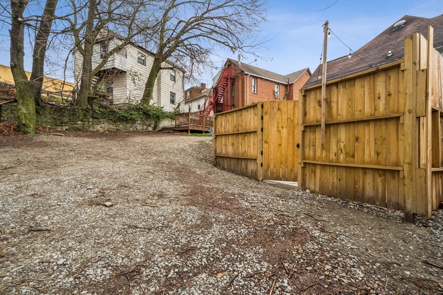 More Photos Of 534 S Main St, Greensburg Bar For Sale