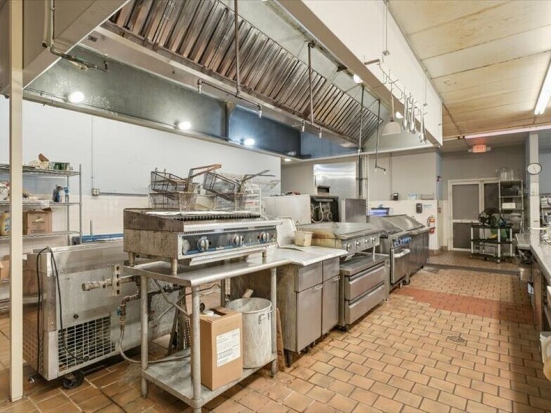 More Photos Of 8797 20th St, Vero Beach Hotel For Lease