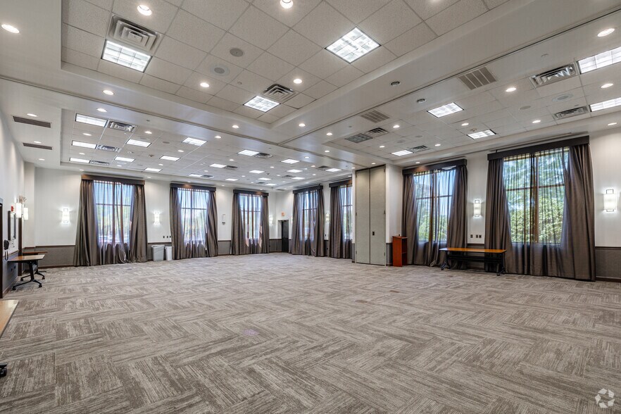 More Photos Of 1851 McConnor Pky, Schaumburg Hotel For Sale