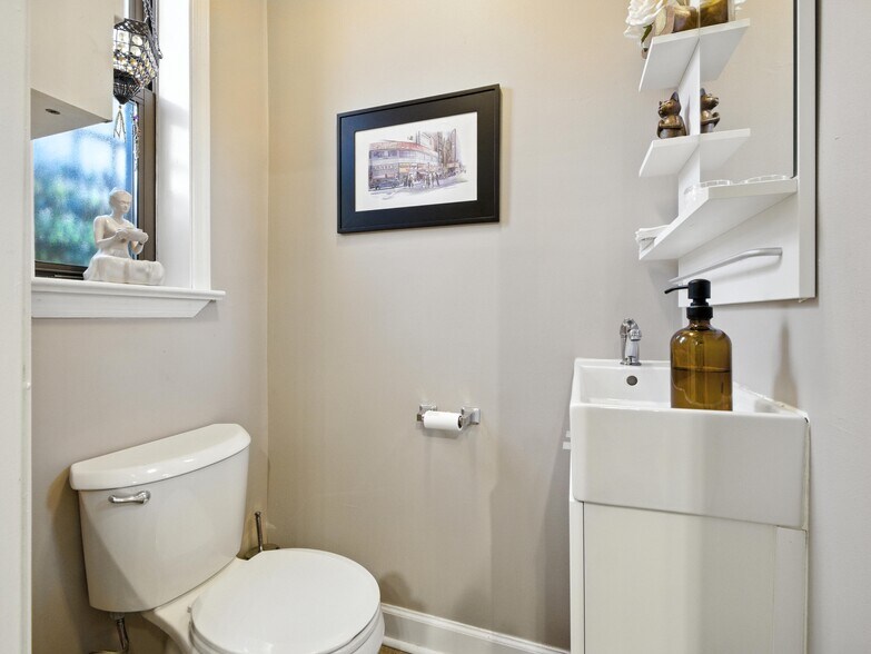 More Photos Of 6-8 Thorne St, Jersey City General Retail For Sale