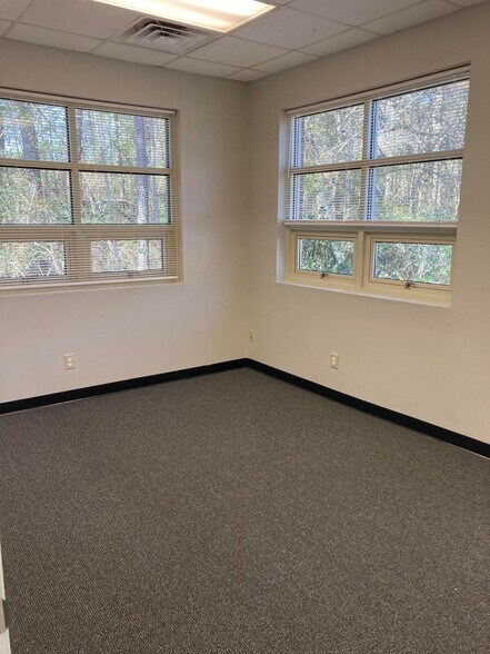 More Photos Of 3040 N Highway 17, Mount Pleasant Medical For Lease