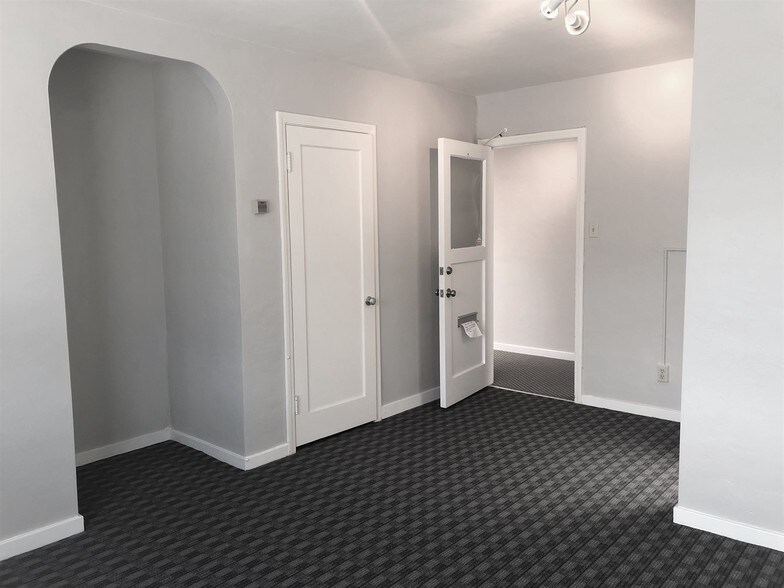 More Photos Of 441 California Ave, Palo Alto Storefront Retail Office For Lease
