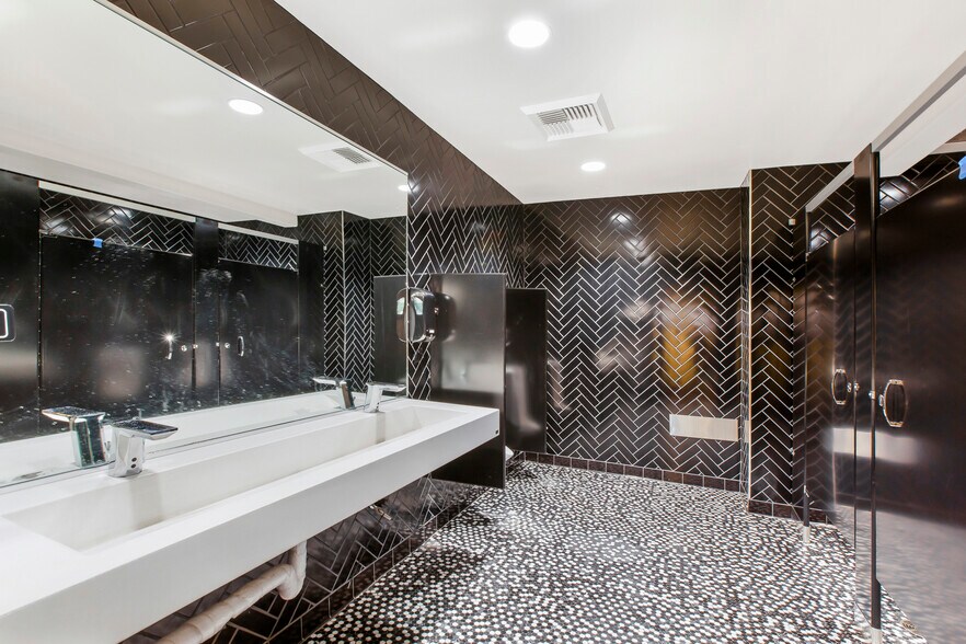 More Photos Of 11275 Folsom Blvd, Rancho Cordova Restaurant For Lease