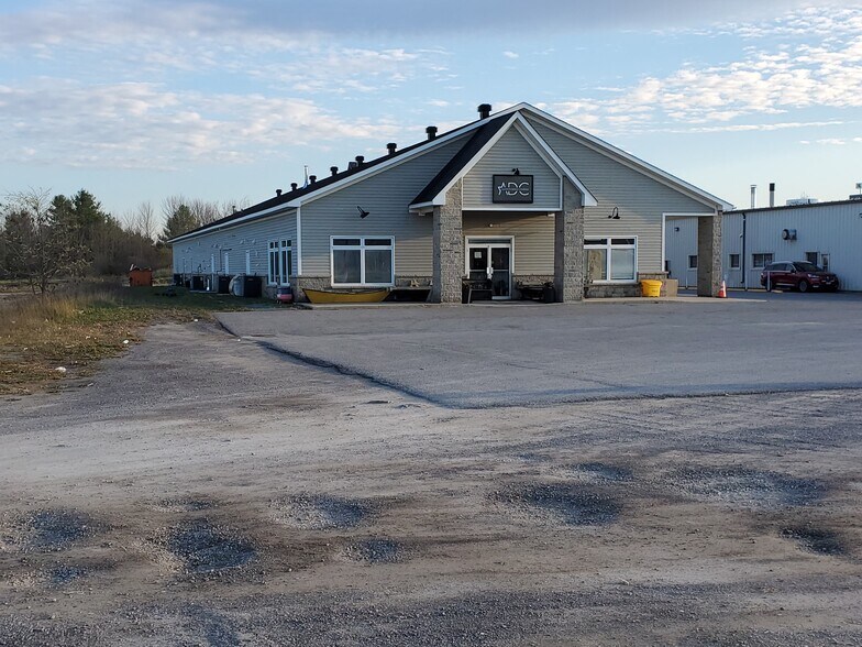 More Photos Of 453 Ottawa St, Almonte Storefront Retail Office For Lease