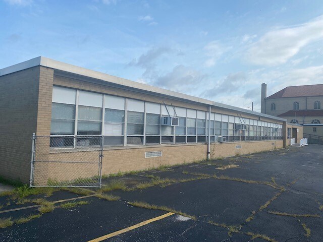 More Photos Of 33 Division St, Manville Schools For Lease