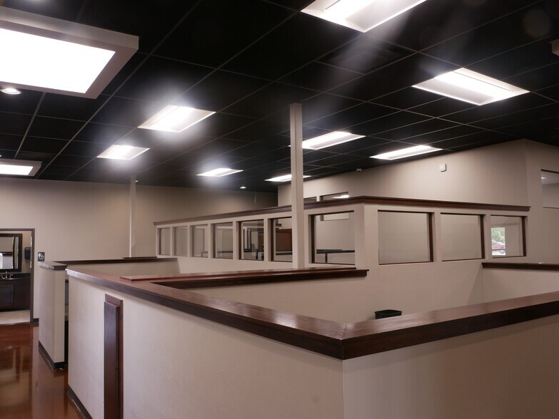 More Photos Of 25 NW 146th St, Edmond Medical For Lease